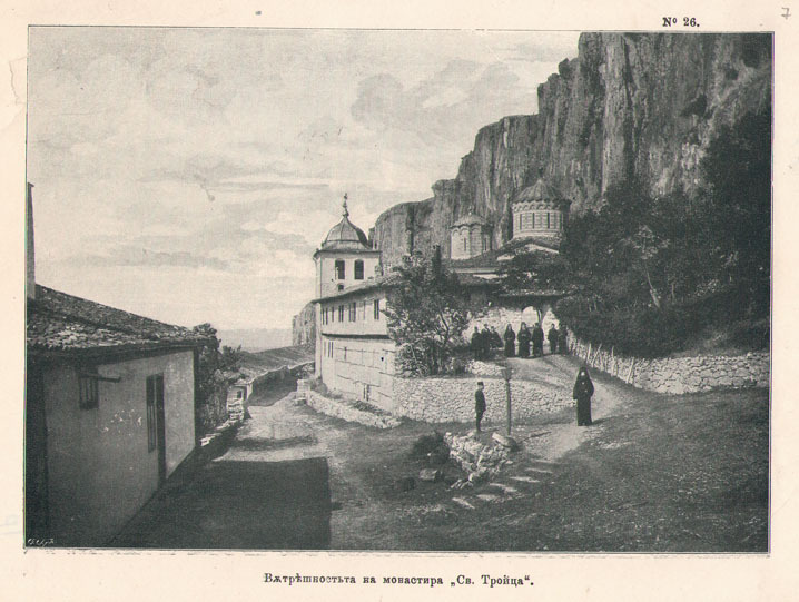 Вътрешността на манастира "Св. Троица"