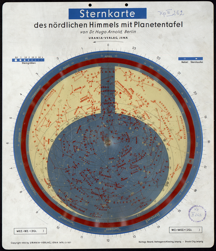 Sternkarte des nordlichen himmels mit planetentafel